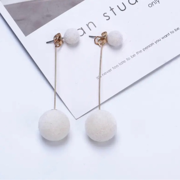 New Statement Plush Ball Earrings For Women Velvet Round Tassel Long Earrings - Picture 1 of 1